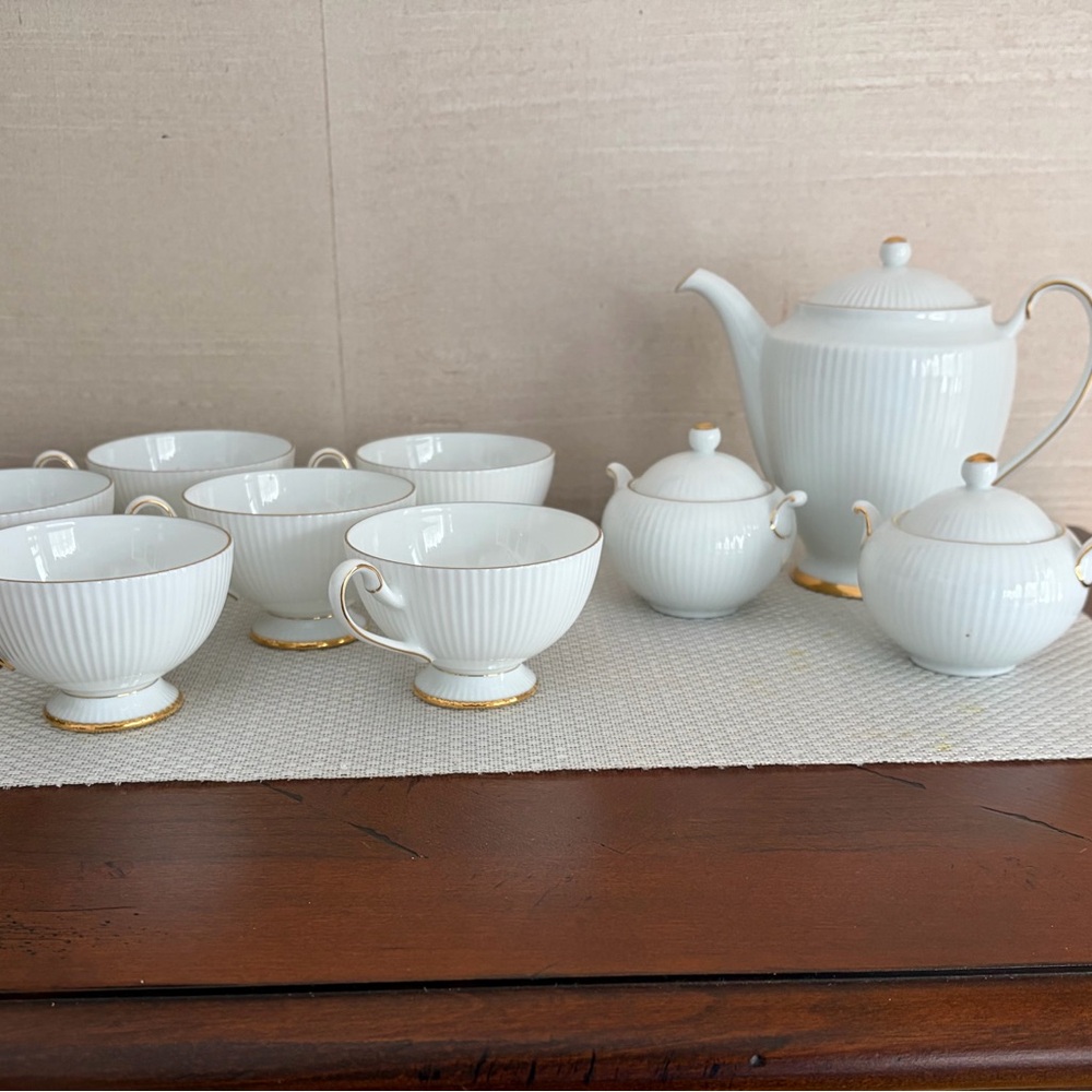 Royal Gold China White Porcelain Coffee Pot, Lidded Bowls and 6 Footed Cups